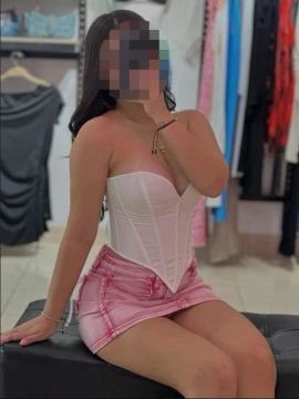 Olivia — 1 / 8