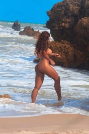 Pryscilla Azevedo — 6 / 9