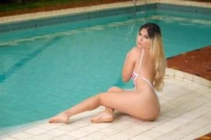 Laura Faria — 3 / 5