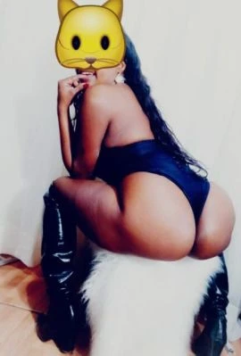 Janaina Tavares — 4 / 5