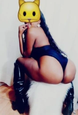 Janaina Tavares — 4 / 5