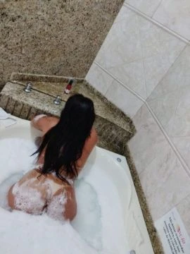 Bruna Melo — 7 / 9