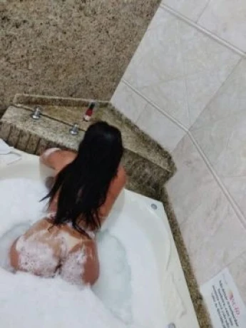 Bruna Melo — 7 / 9