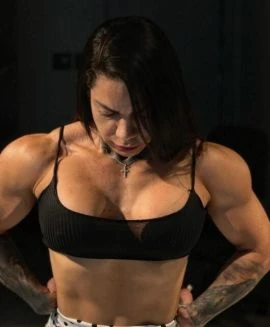 Julia Garcia — 6 / 7