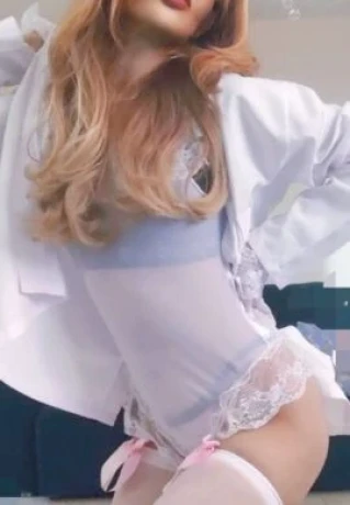 Júlia Bella — 3 / 5