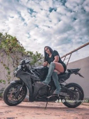 Marina Correa — 3 / 4