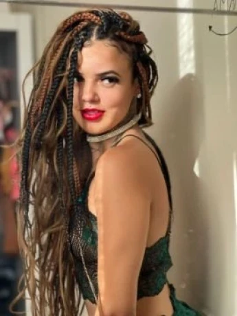 Eva Melany — 4 / 5