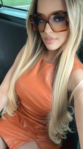 Clara Sanches — 6 / 9