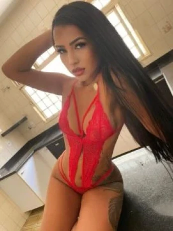 Laura Queiroz — 5 / 6