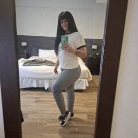 Daniela — 2 / 9