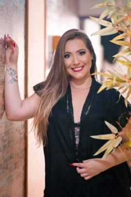 Debora Aguiar — 4 / 5