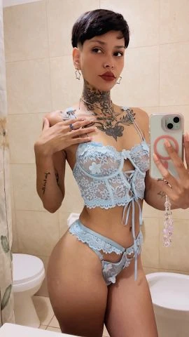 Sheyla — 3 / 9