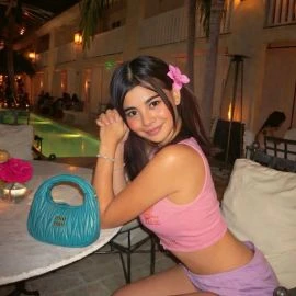 Laly — 3 / 9