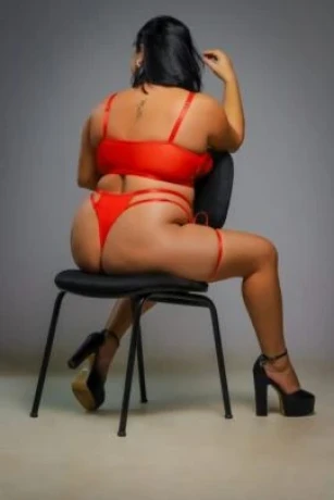 Bia Castro — 4 / 9