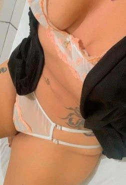 Carol Araújo — 2 / 5