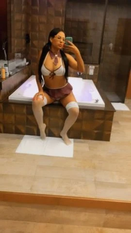 Livia Silva — 8 / 9
