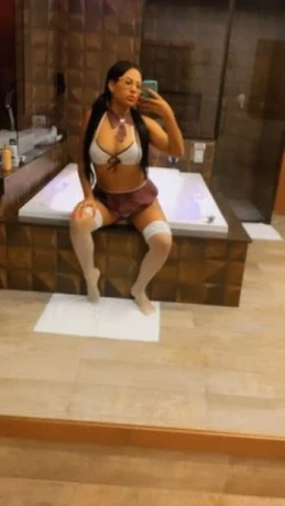 Livia Silva — 8 / 9