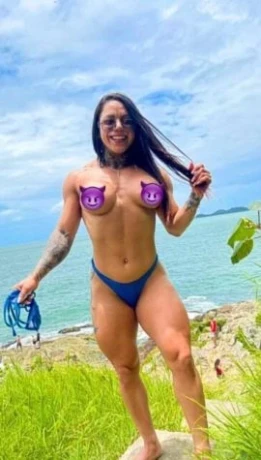 Julia Garcia — 1 / 7