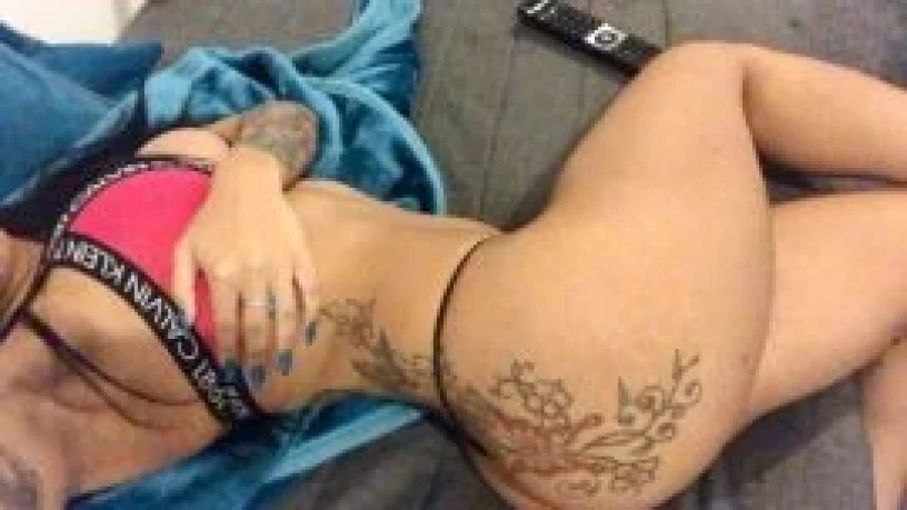 Carol Prado — 3 / 9