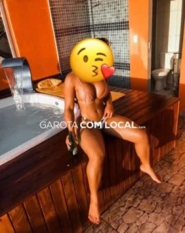 Dani Medeiros — 2 / 5