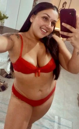 Monique Ferraz — 2 / 5