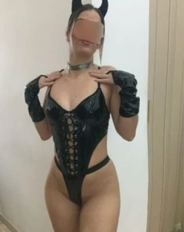 Izy Castelani — 2 / 7