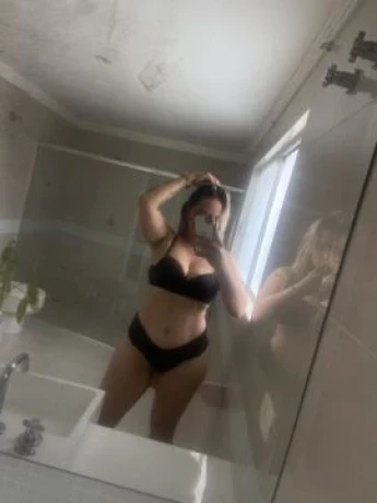 Nicolly Santos — 3 / 5