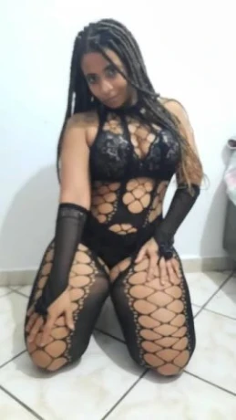 Ayla Barros — 1 / 9