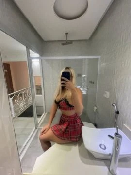 Julia Barbacci — 6 / 7