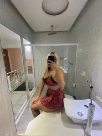 Julia Barbacci — 6 / 7