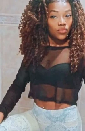 Ludmilla Ticiano — 2 / 5