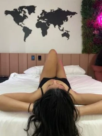 Quesia Castillo — 2 / 5