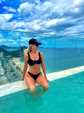 Geovana Diniz — 4 / 9