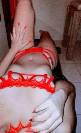 Sarah Beatriz — 1 / 4