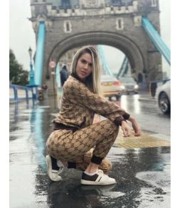 Female Escort — 6 / 9