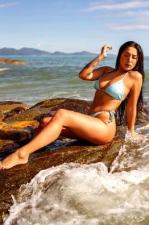 Nathália Silva — 4 / 5