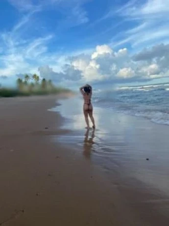 Carina Bueno — 3 / 5