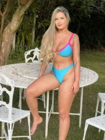 Pâmela Castro — 4 / 5