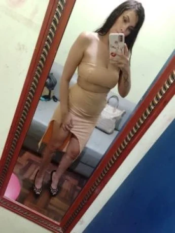 Melany Souza — 2 / 5