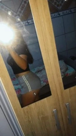 Andressa Gomes — 4 / 5