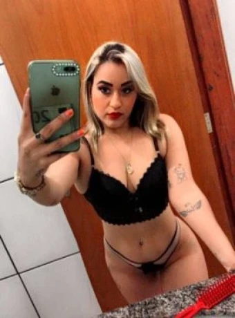 Naylla Mello — 4 / 5