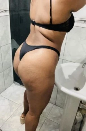Amanda Muniz — 4 / 7