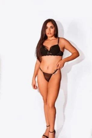 Livia Rocha — 4 / 5