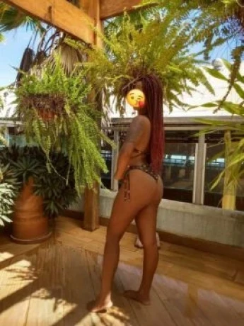 Amanda Santos — 3 / 4