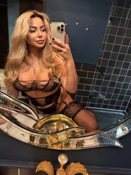 Alena Diamond — 4 / 9