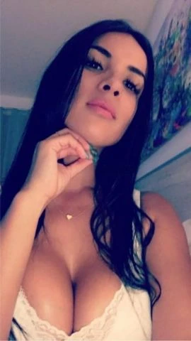 Laura — 2 / 7