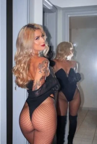 Laura Foster — 3 / 4