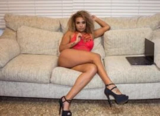 Marcela Muniz — 3 / 9