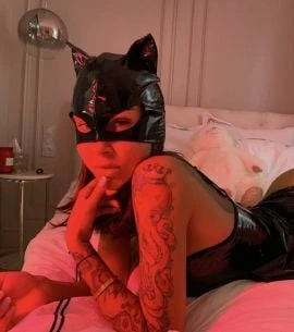 MOLLY — 6 / 9