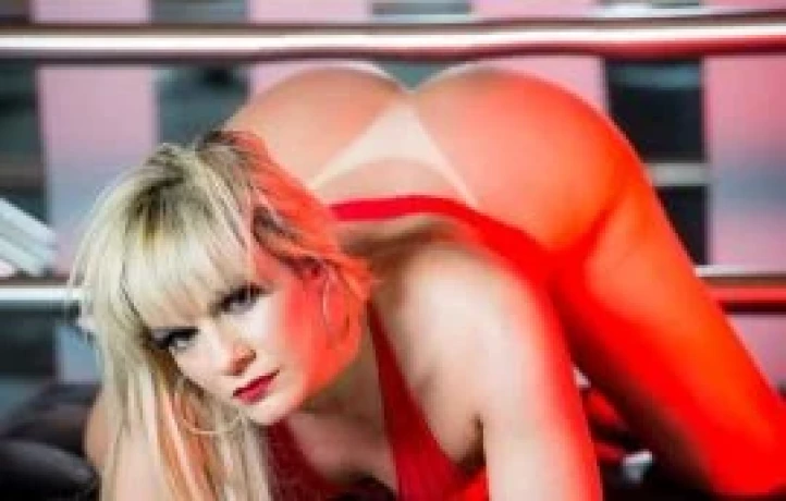 Gaby Amaral — 7 / 9